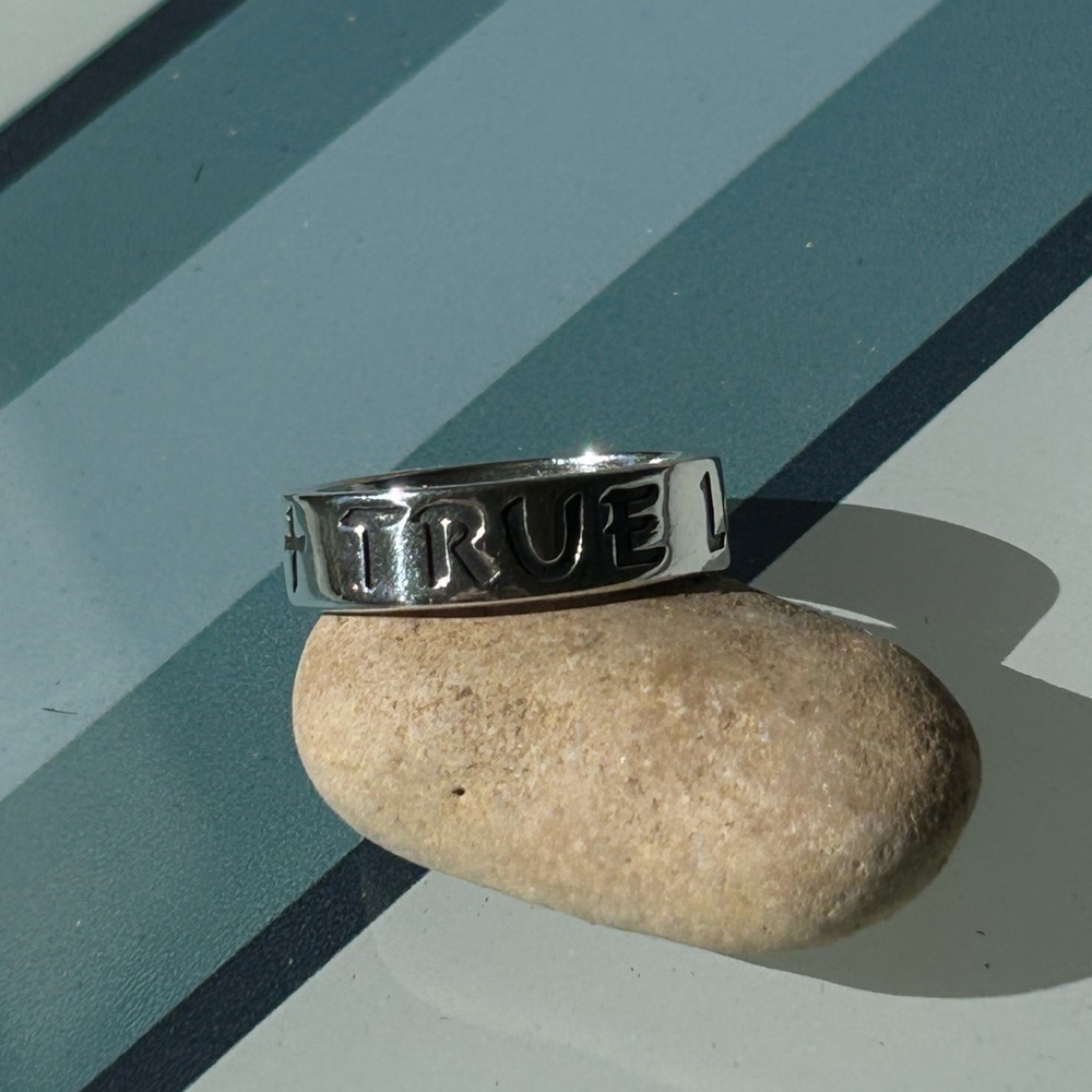 Retired James Avery “True Love Waits” Ring